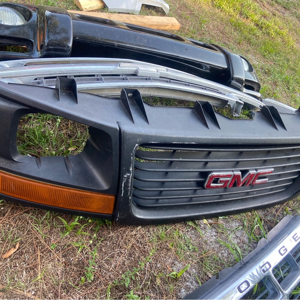 Grills for your vehicle GMC, Chevrolet, Jeep, Dodge and more